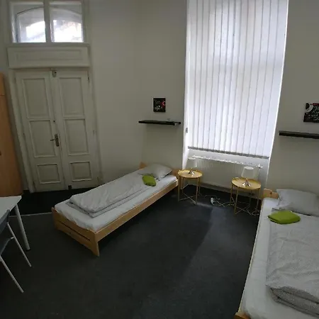 Apatrhostel Brno Hostel *